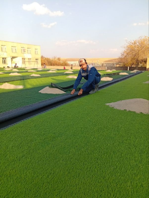 نصب حرفه‌ای چمن مصنوعی ورزشی